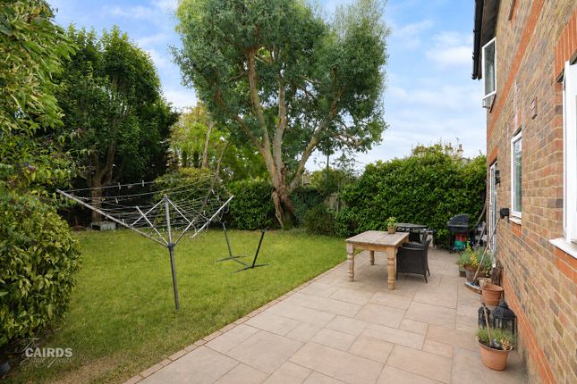 24, St Margarets Drive, Surrey photo 5