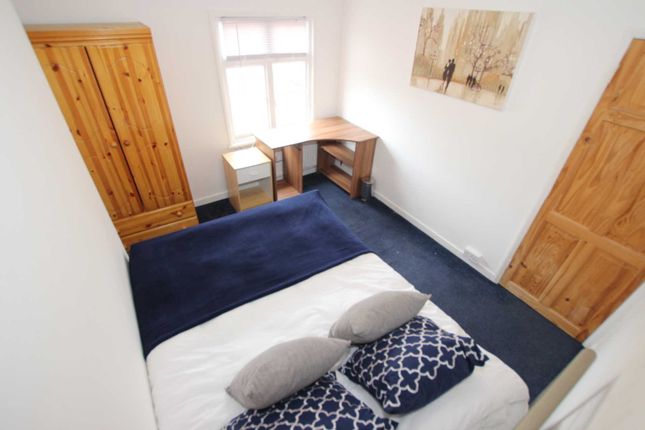 Room to rent in Kings Road, Caversham, Reading