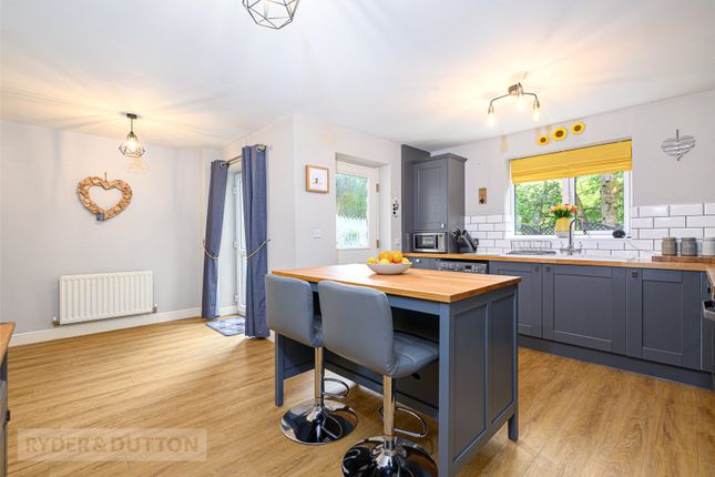 69, Larch Close, Halifax photo 3