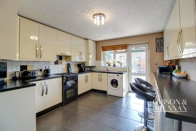 Thumbnail Terraced house for sale in Glenmere, Basildon