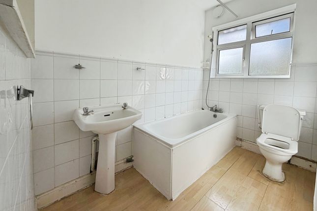 111, Gospatrick Road, London photo 5