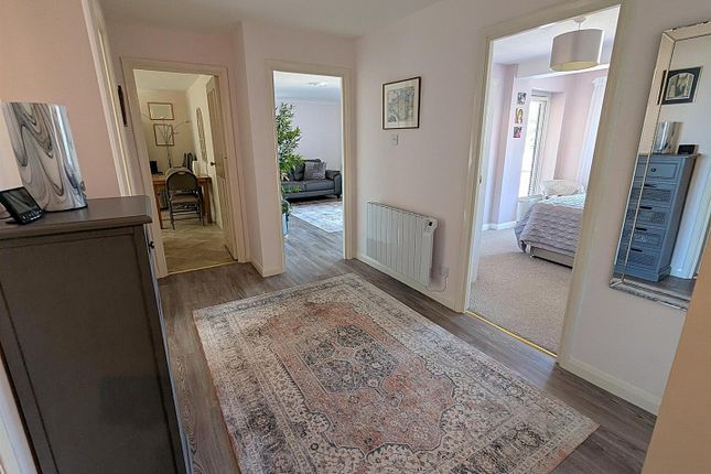 27 Savoy Court, 7 Chine Avenue, Shanklin photo 4
