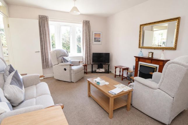 3, Highdale Croft, Bradford photo 2