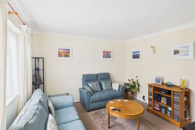 8, Princes Close, Eton Wick photo 4