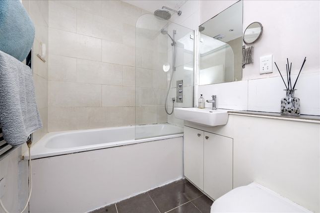14A, Collingbourne Road, Shepherd's Bush W12 photo 4