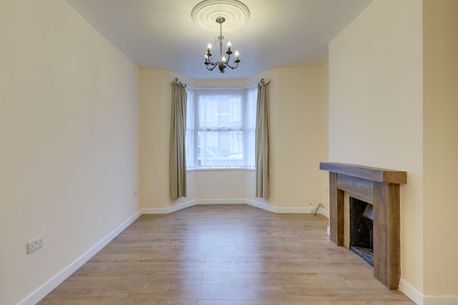 128 Leahurst Road, Hither Green photo 3