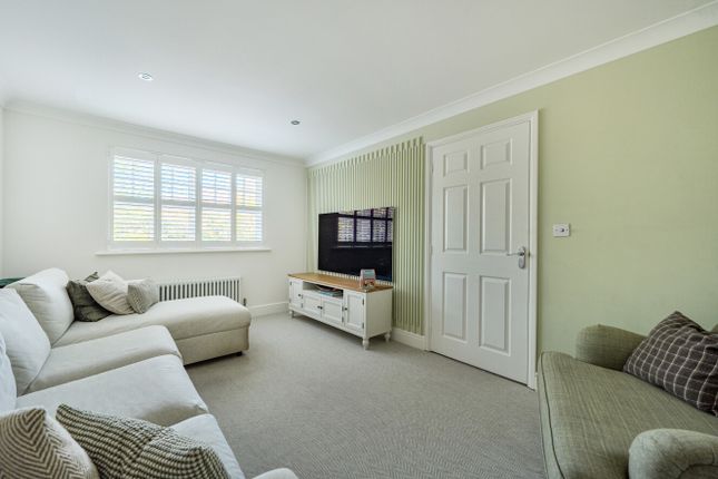 25, Damson Drive, Reading photo 3