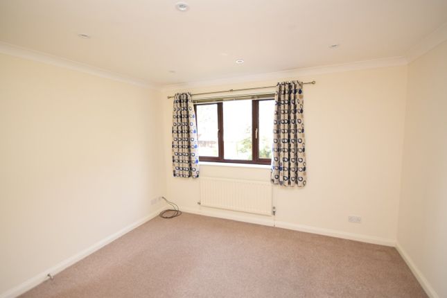 42 Badger Court,, Broad Ha'penny, FARNHAM photo 4