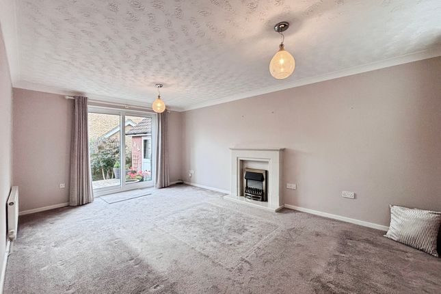 47, Cherry Tree Close, Halstead photo 2