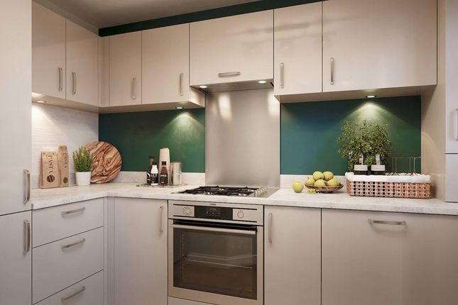 3 Sided Kitchen With Lots Of Storage