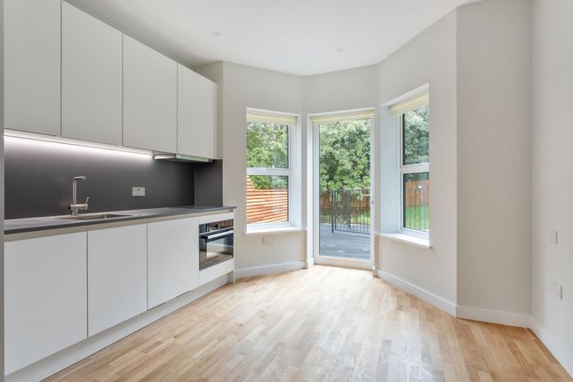 Flat 7 27 Cedar Road, London photo 4
