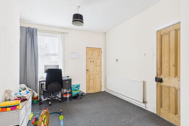 7, Carlton Road, Northampton photo 4