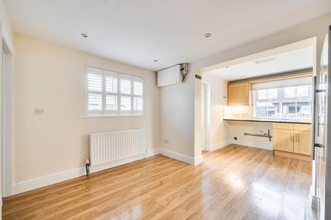 89, Totteridge Lane, Buckinghamshire photo 4