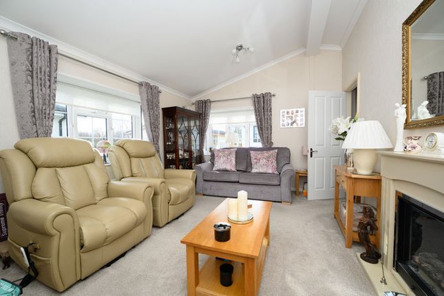2 Nightingale Rise, Weybridge Park Estate, Addlestone photo 4