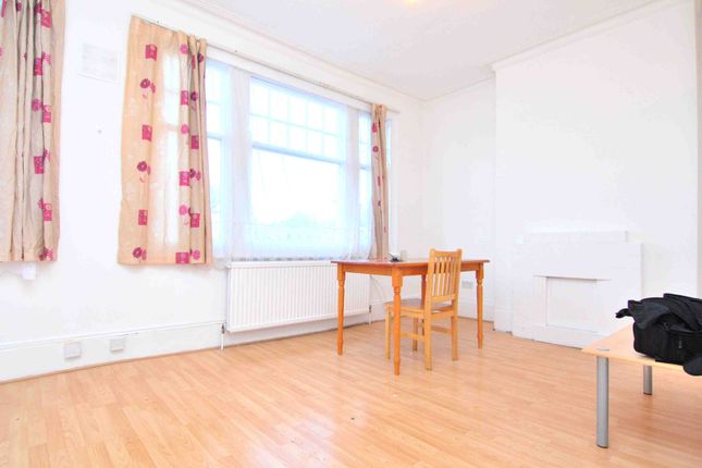 Thumbnail Flat to rent in Stanmore Road, Harringay, London