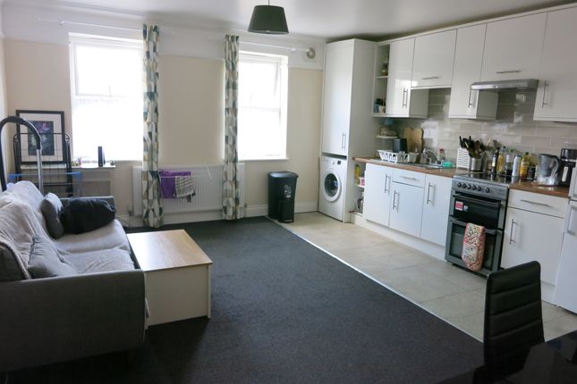 4 @ 56, Hook Road, Surbiton photo 2