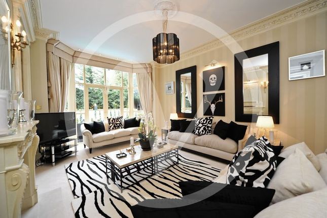 Detached house to rent in Frognal, Hampstead, London