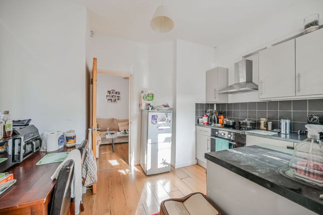 Gladstone Avenue, London, N22, Wood Green photo 4