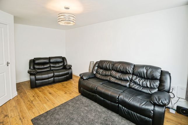 27 Llys Garmon,, Oakenholt, Flint photo 4
