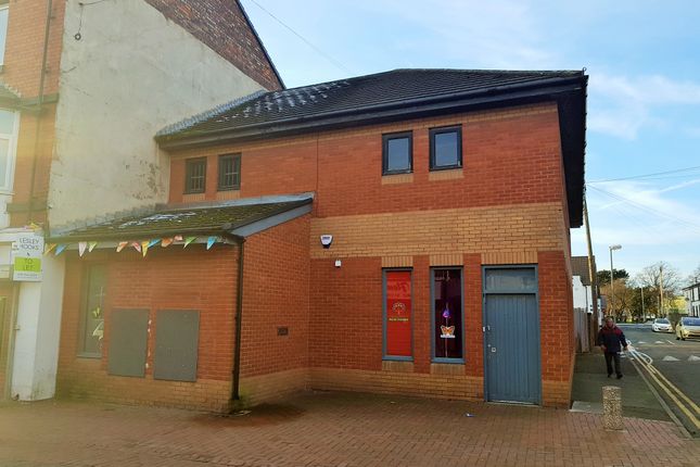 Retail premises to let in Bebington Road, New Ferry