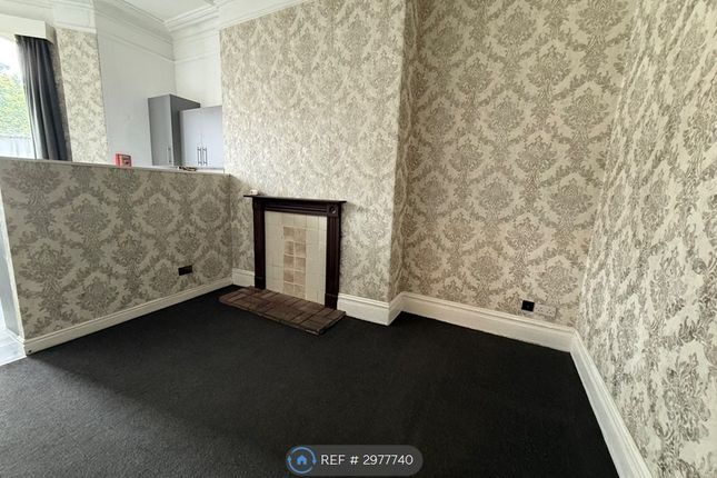 Flat, Grosvenor Road, Scarborough photo 5