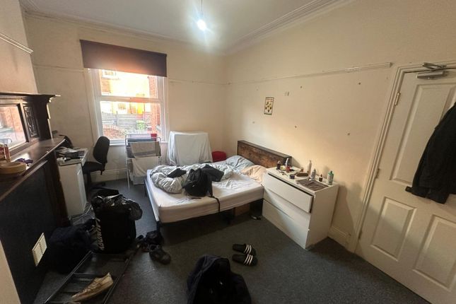 Estcourt Terrace, Leeds photo 5