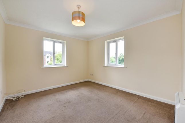 Flat to rent in Garden Close, Andover