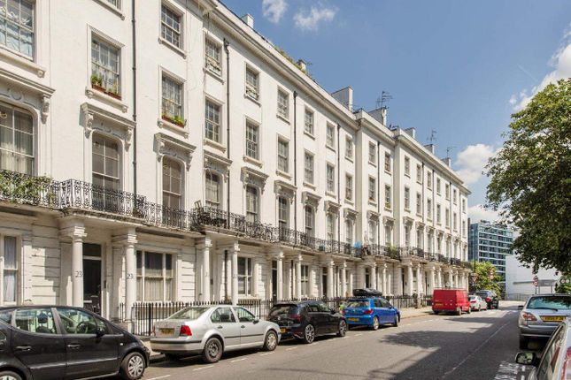 Flat for sale in Gloucester Terrace, London