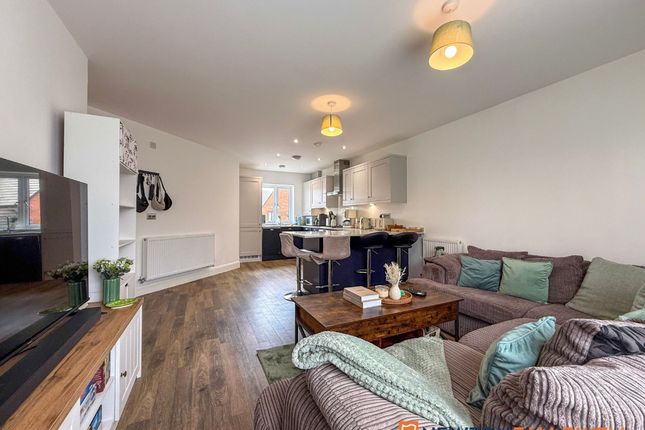 5 Lord Hawke Way, Newark photo 3
