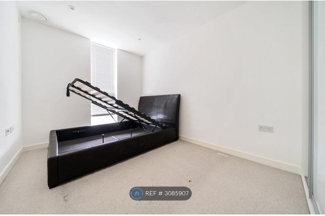 Tennyson Apartments Saffron Central Square, Croydon photo 4
