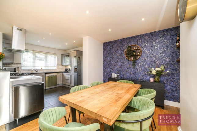 9 Aldbury Road, Rickmansworth photo 3