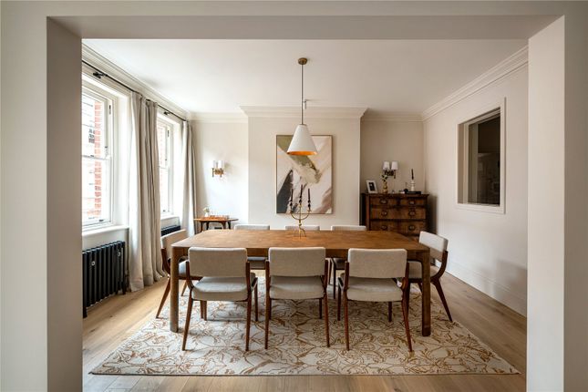 74, Cheyne Court, London photo 2