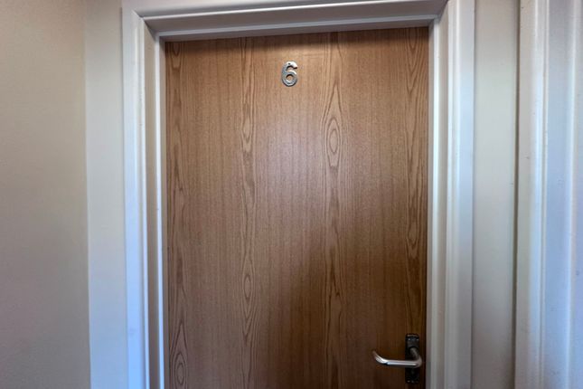 Room 6, 67a Walter Road, Swansea photo 5