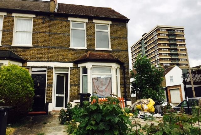 End terrace house to rent in Handcroft Road, Croydon