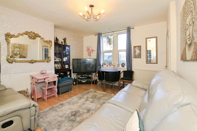 124, Fengate, PETERBOROUGH photo 2
