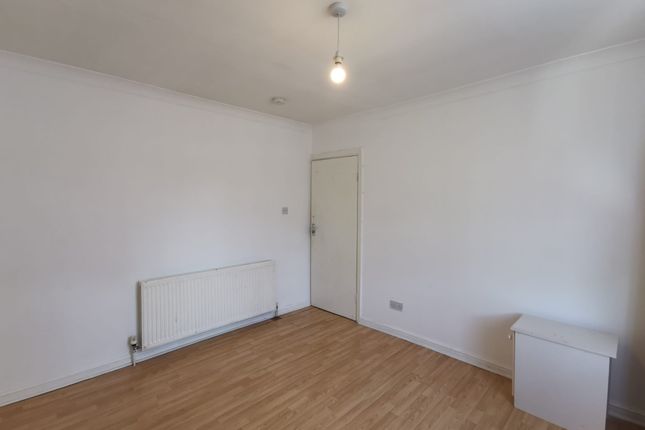 109B, Lynton Road, Harrow photo 4