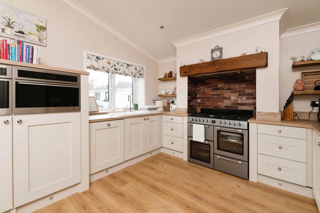 Thumbnail Mobile/park home for sale in Moorbarns Lane, Lutterworth, Leicestershire
