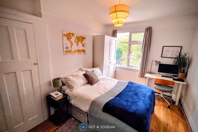 E Brudenell Road, London photo 4