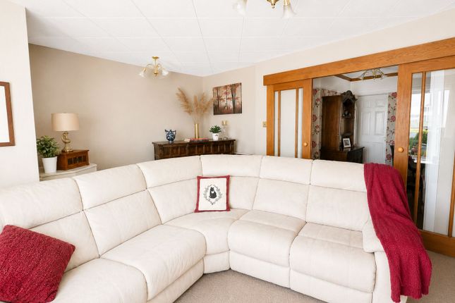51, Thorpe Road, Bradford photo 3