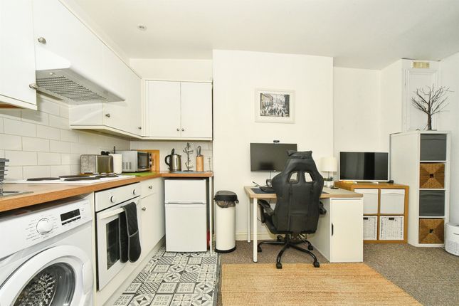 15a, High Street, Calne photo 3