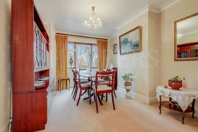 702, North Circular Road, London photo 4