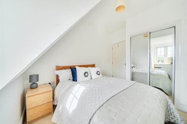 24, Eastcote Place, Ascot photo 4