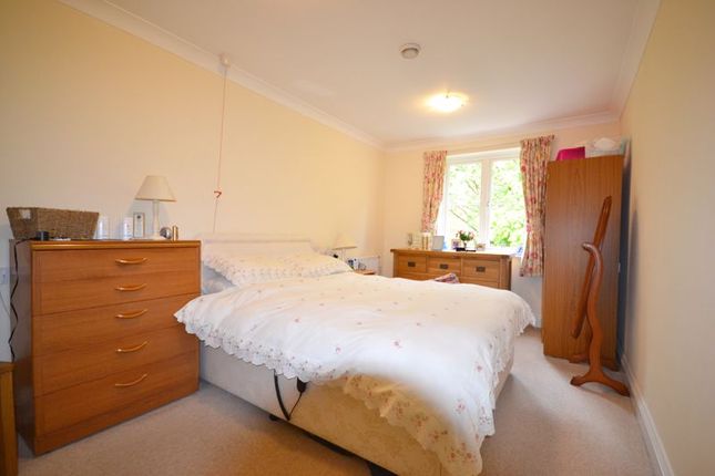 Flat for sale in Newton Court, Olney