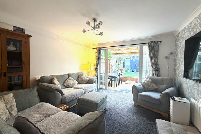7, Fieldfare Road, London photo 3