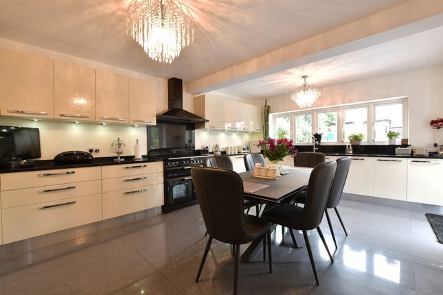 4-bed detached on The Archways, Avey Lane, Waltham Abbey, £700,000