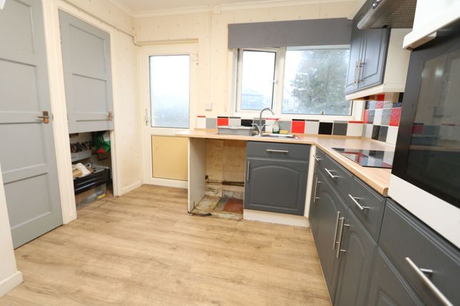 13 Church Road, Barry photo 3