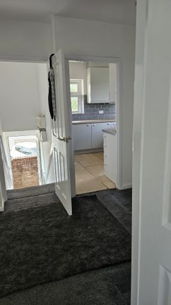 1b, Kent Street, Upper Gornal photo 3