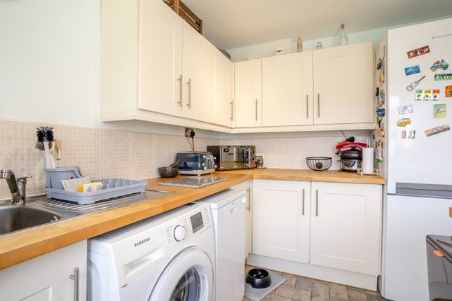 2, Willow Close, Bulwark, Chepstow photo 3
