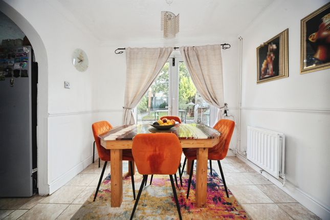 5, Hillside, Dunstable photo 4