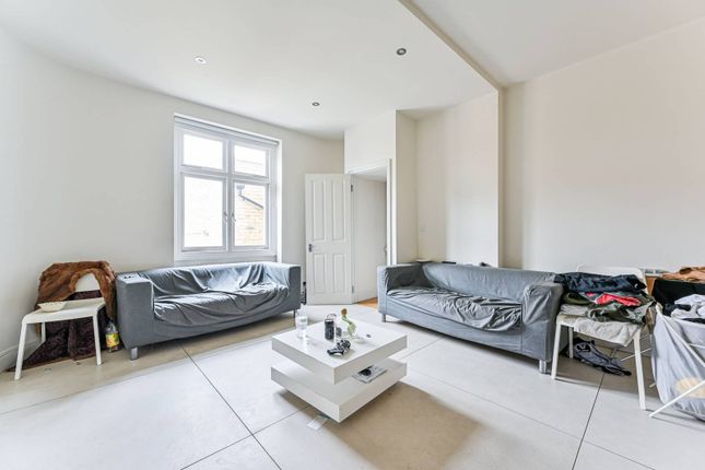 Maisonette to rent in Brixton Road, Brixton, London